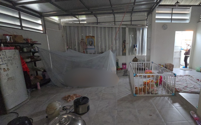 Hàng xóm ngửi thấy mùi lạ liền báo cảnh sát rồi bàng hoàng phát hiện 5 thi thể trong căn nhà