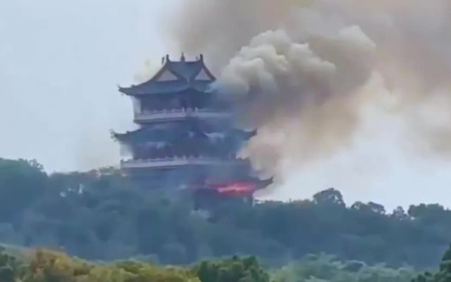 Cháy chùa ở Trung Quốc: Người dân cách nhiều km kể khoảnh khắc phát hiện lửa, xác định nguyên nhân ban đầu