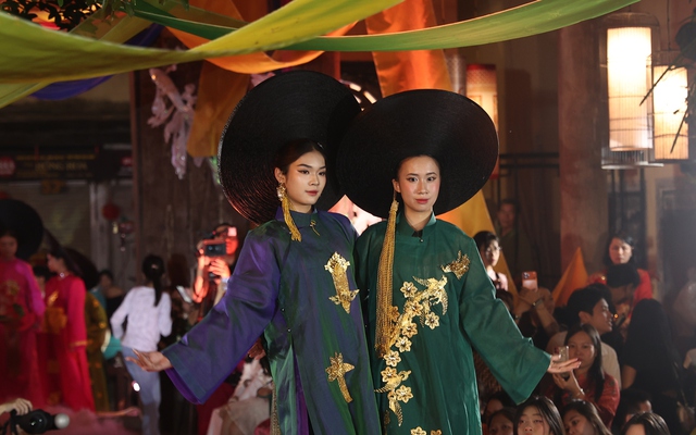 Dấu ấn 30 năm làm nghề của NTK David Minh Đức giữa phố cổ Hà Nội