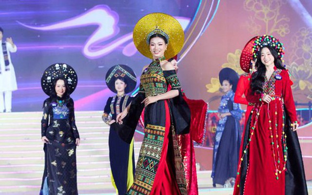 30 thí sinh Hoa hậu Du lịch Dân tộc Việt Nam 2025 tỏa sáng với áo dài của NTK Cao Thu Vân