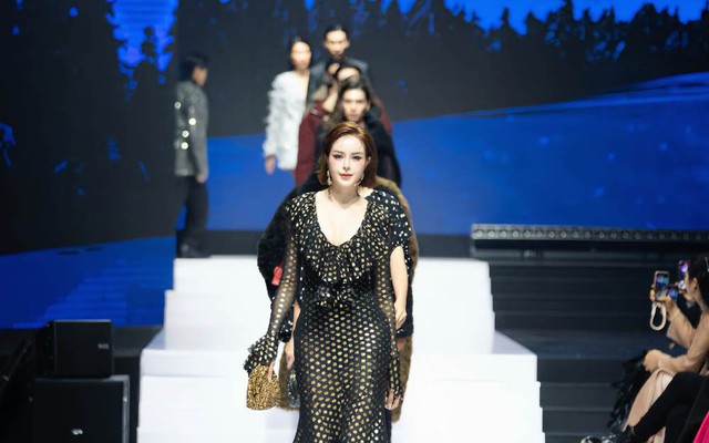 Sella Trương dẫn đầu màn kết show của Adrian Anh Tuấn đầy lôi cuốn và khí chất