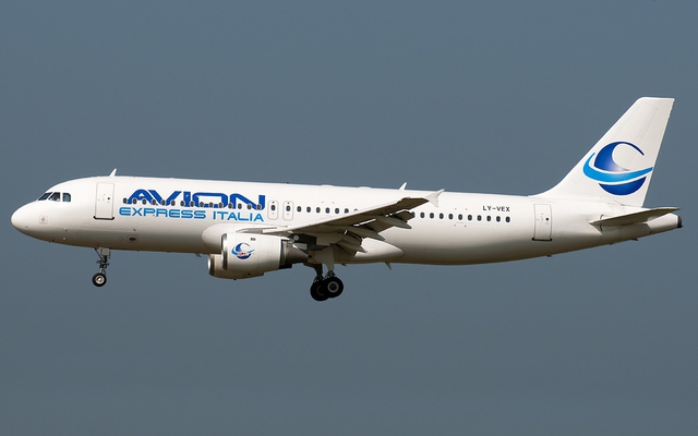 Không có bằng cơ trưởng dám lái máy bay chở hàng trăm hành khách khắp châu Âu?