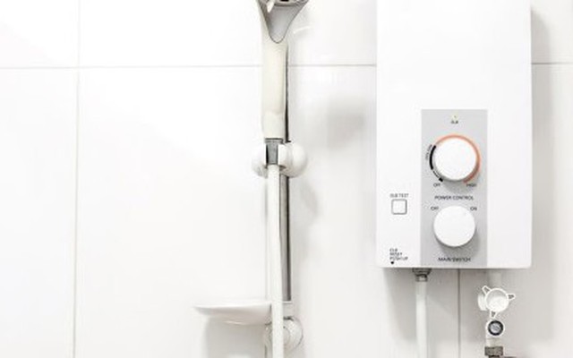 Kẻ giật điện sát hại vợ trong phòng tắm thoát án tử nhờ con gái xin khoan hồng