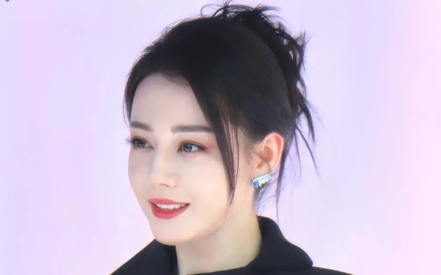 Địch Lệ Nhiệt Ba khiến Dương Tử xấu hổ