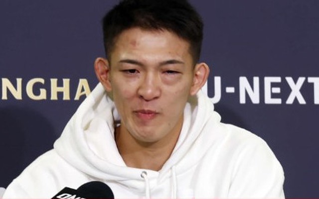 Bị nhà vô địch Muay Thái đánh sưng mặt, cao thủ Nhật Bản bật khóc vì con trai