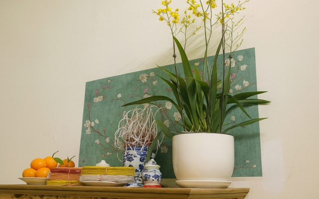 Đặt chậu hoa lên bàn thờ: Đẹp hay đại kỵ? Chuyên gia nói câu này khiến ai cũng giật mình