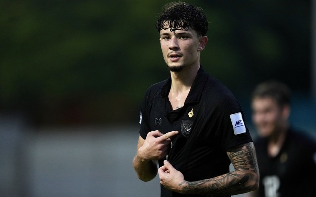 Rực sáng trong ngày ra mắt tuyển Thái Lan, cựu tiền đạo Chelsea mang nỗi lo lớn cho HLV Kim Sang-sik