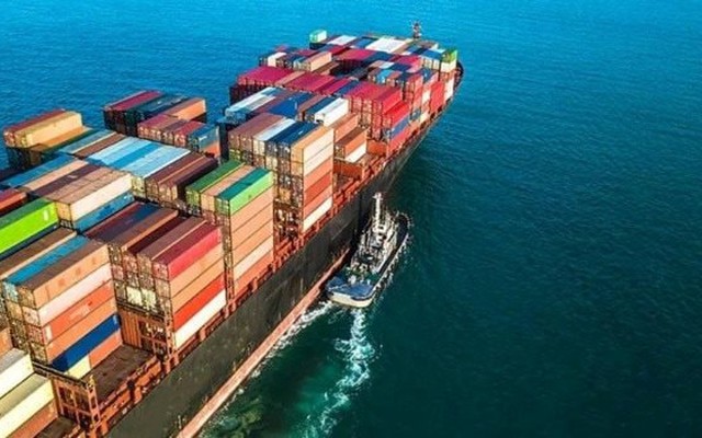 Thủ tướng yêu cầu xây dựng các phương án hỗ trợ doanh nghiệp bị ảnh hưởng bởi thuế đối ứng của Hoa Kỳ, hoàn thành trong tháng 11