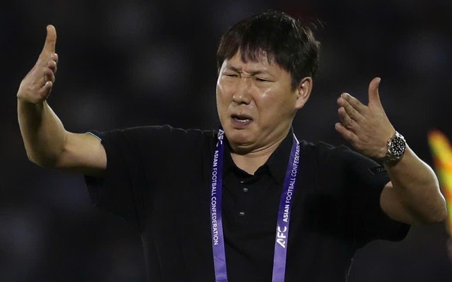 HLV Kim Sang-sik: "Tuyển Việt Nam thử đá sơ đồ mới nên khó ghi bàn vào lưới Lào"