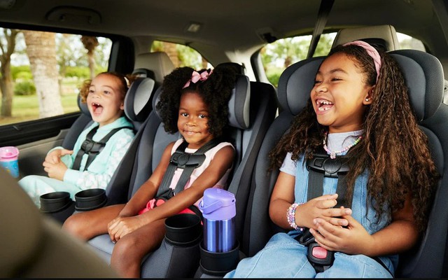 Hiểu thế nào cho đúng về quy định sử dụng đai, ghế và đệm cho trẻ em trên ôtô?