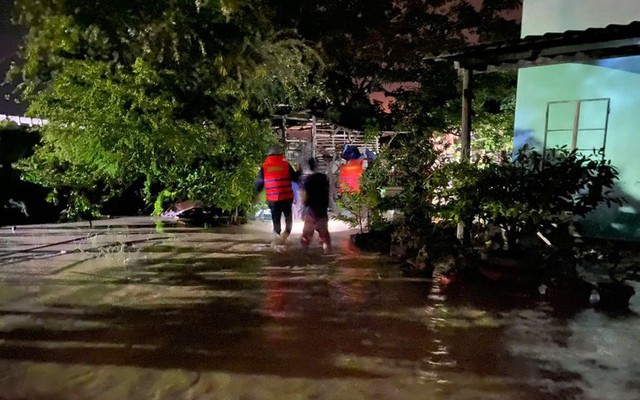 Vỡ hồ chứa nước, 3 người trong gia đình bị cuốn trôi