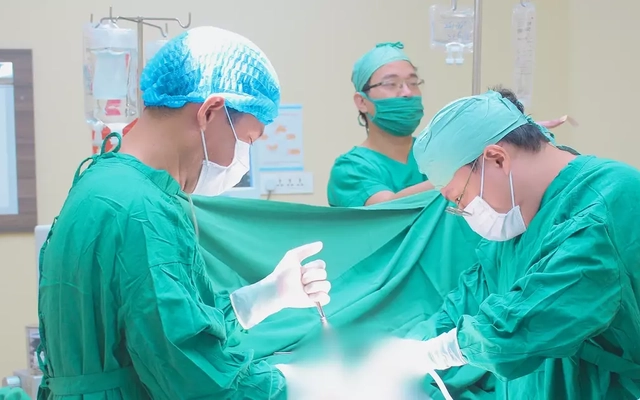 Nam thanh niên thủng ruột vì thói quen phổ biến ở giới trẻ