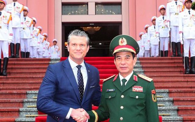 Bộ trưởng Bộ Chiến tranh Mỹ thăm chính thức Việt Nam