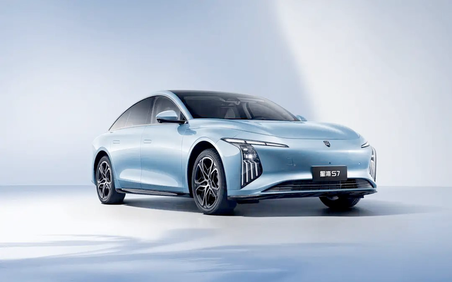 'Ông trùm' xe tải tại Việt Nam ra mắt xe điện giá hơn 400 triệu đồng: ngang cỡ Toyota Camry, đi Hà Nội-Quảng Trị chỉ trong 1 lần sạc