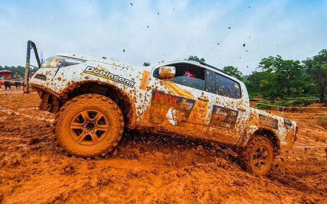 Giải đua xe địa hình Việt Nam: Dàn xe off-road 'cày xới' chảo lửa Đồng Mô