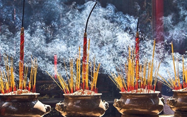 6 điều kiêng kị khi thắp hương ngày Mùng 1