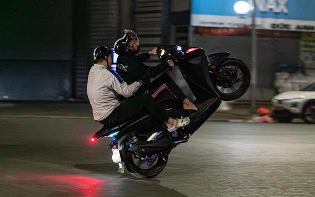 Tóm gọn nhóm ‘quái xế’ náo loạn đường phố Hà Nội sau phản ánh của VTC News