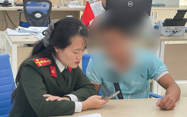 Chưa đến hạn tất toán, người đàn ông vẫn kiên quyết rút sổ tiết kiệm, vay thêm tiền để chuyển khoản 250 triệu: Nhân viên BIDV khuyên không được, liền báo công an