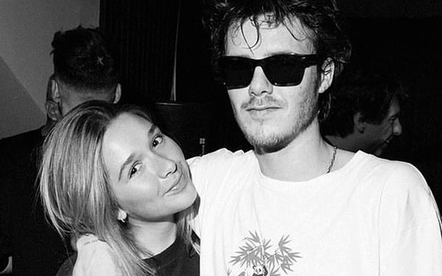 Tiểu thư Harper Beckham gửi tâm thư dài dặc, nhiều lần rơi nước mắt vì anh trai