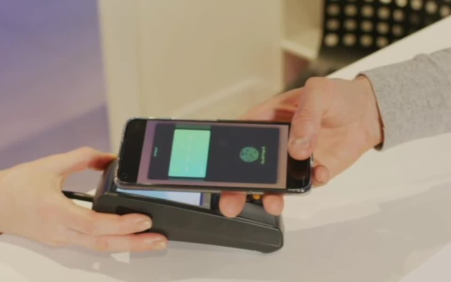 Lại có thủ đoạn lừa đảo mới cực tinh vi nhắm vào người dùng chức năng chạm để thanh toán trên điện thoại: vài giây thôi đã mất tiền