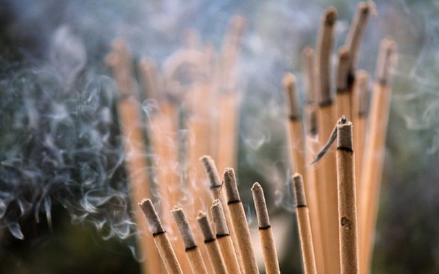 Thắp hương mỗi ngày tốt hay xấu, chuyên gia phong thủy giải thích rõ