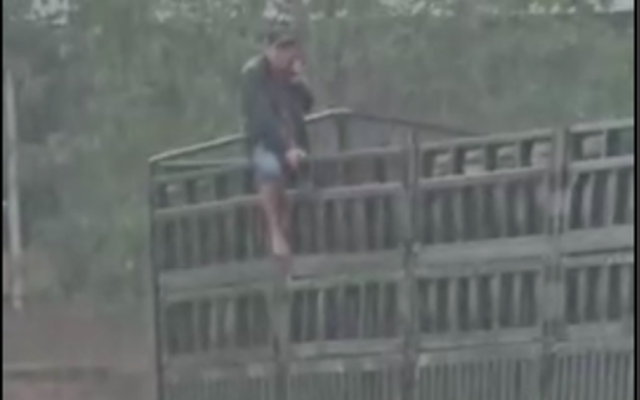 Đã tìm thấy thi thể tài xế bị nước lũ cuốn trôi khi cố vượt ngầm ở Quảng Trị