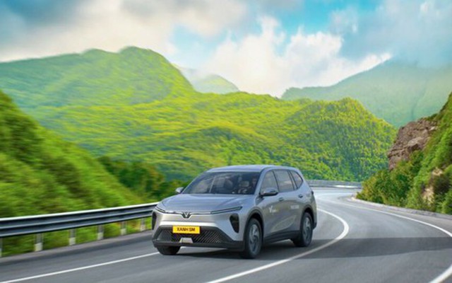 Xanh SM của tỷ phú Phạm Nhật Vượng bắt đầu triển khai dịch vụ xe ghép 7 chỗ liên tỉnh bằng Limo Green, chạy từ 4h sáng, tần suất 60 phút/chuyến