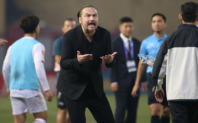 Thắng Công an Hà Nội, HLV châu Âu ám chỉ điều "bất thường" tại giải đấu ở Việt Nam