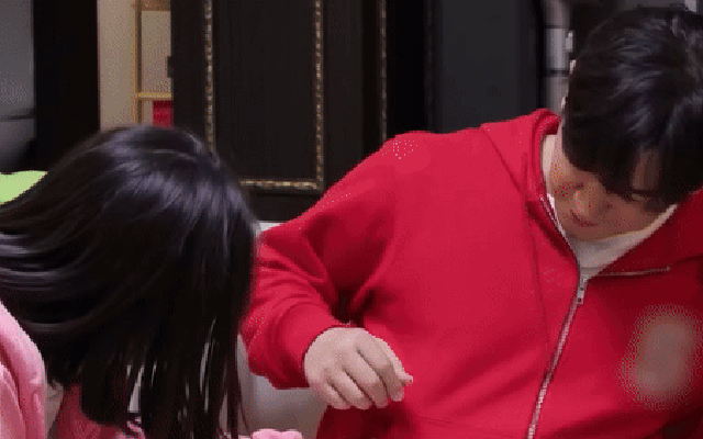 Ca sĩ quốc dân khiến vợ bầu 9 tháng nổi điên ngay trên sóng truyền hình