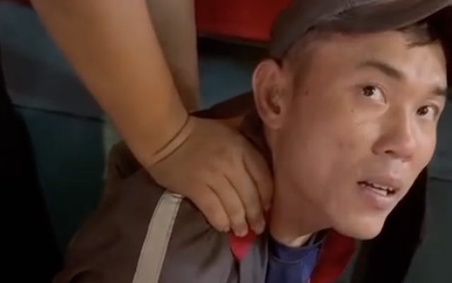 Clip Công an 2 phường ở TPHCM phối hợp bắt một tên trộm