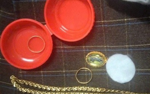 Bỏ quên gần nửa cây vàng trong túi áo gửi tặng người dân vùng lũ