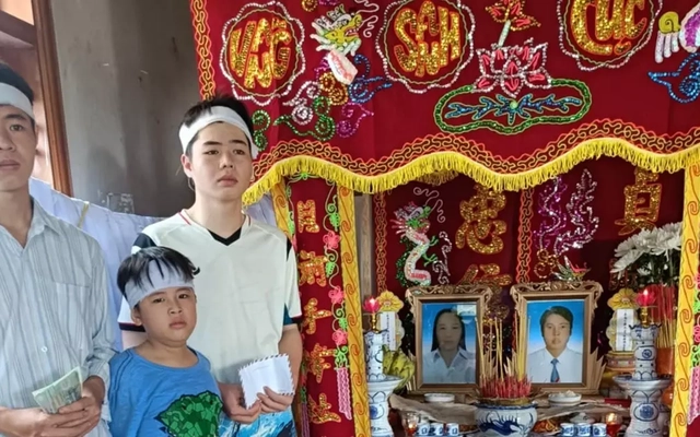 Miễn toàn bộ học phí cho hai anh em sinh viên mất cha mẹ vì lũ