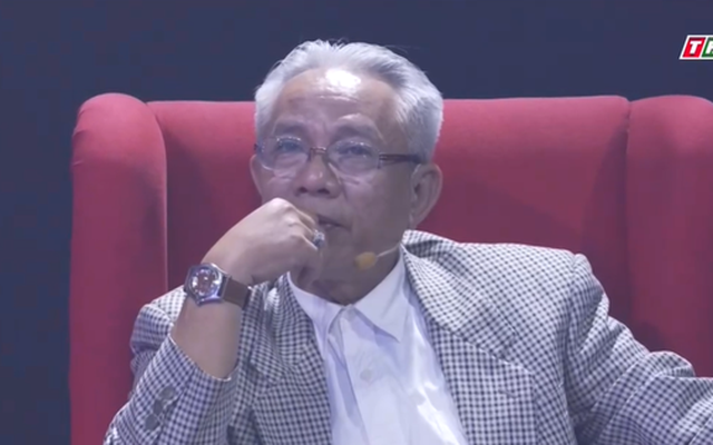 Nghệ sĩ Trung Dân nói thẳng đàn em: "Lên sân khấu phải đối đầu với rất nhiều người"