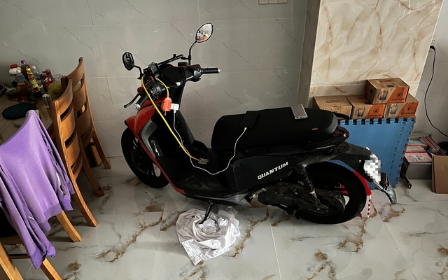 Mưa lũ mất điện nhưng nhà vẫn sáng đèn, có WiFi: Hóa ra nhờ tính năng 'ẩn' của chiếc xe máy điện này