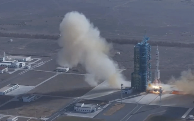 Trung Quốc phóng tàu thay thế lên Thiên Cung giải cứu 3 phi hành gia mắc kẹt