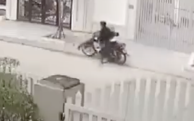 Phân định vụ người đàn ông bị tông văng lên vỉa hè, còn bị lao vào đánh