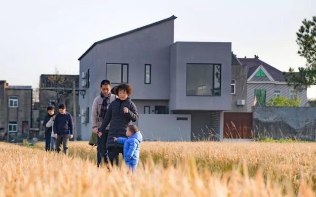 Đau đầu vì ngược xuôi nội ngoại, vợ chồng 8x táo bạo chi 5,5 tỷ đồng xây nhà 200m2 đón cả nhà sống chung: "Đây là tổ ấm thực sự”