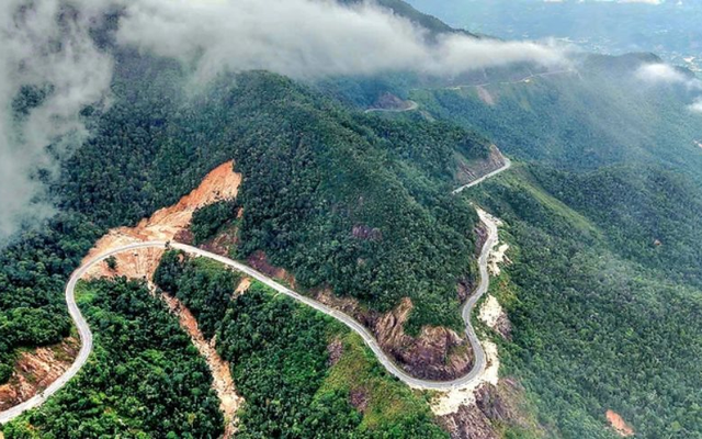 Việt Nam có 1 con đường “nối biển và hoa”, cao tới 1.700m: Chỉ những tài xế vững tay nhất mới dám đi