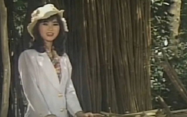 Nữ ca sĩ đi diễn miền Tây bị sập cả hàng rào