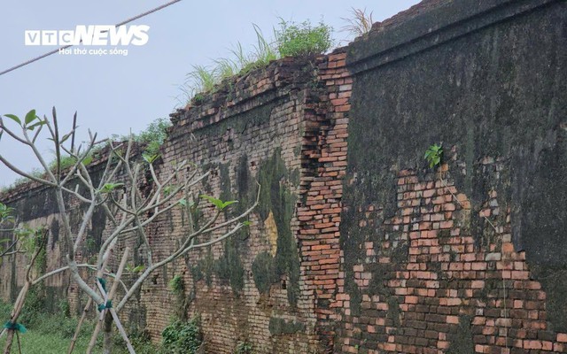 Cảnh hư hại trên Hoàng thành triều Nguyễn sau đợt mưa lũ lịch sử