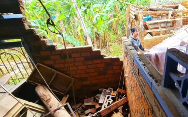 ‘Lũ rút, tài sản của gia đình tôi còn… cái nền nhà’