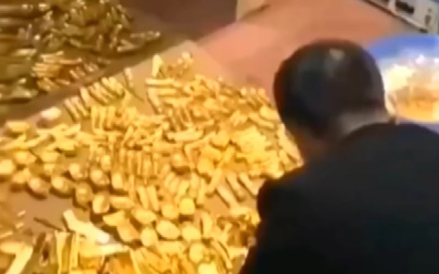 Dọn phòng buổi sáng, người đàn ông vô tình làm mất gia tài trị giá cả tấn vàng