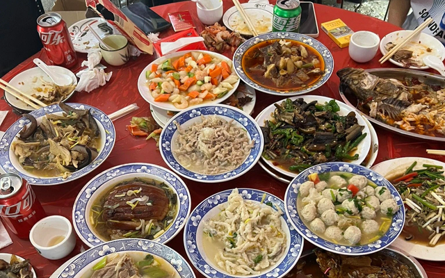 Em họ xa tới mời cưới, trước khi về tiết lộ giá trị mâm cỗ: Nghe xong, hai vợ chồng Hà Nội hoảng