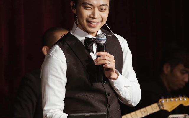 Nam ca sĩ 39 tuổi ra thông báo khẩn