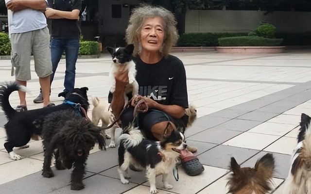 Buồn của phú nhị đại thừa kế 186 tỷ đồng từ cha mẹ tỷ phú: Tuổi xế chiều không nhà, không xe, trở thành người vô gia cư lang thang trên phố