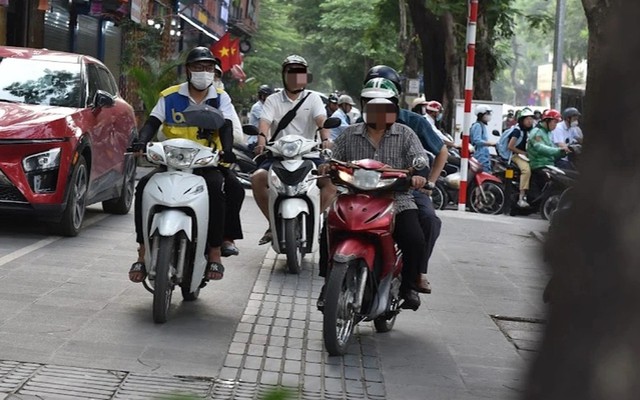 182 xe máy đi trên vỉa hè có biển số sau nhanh chóng nộp phạt nguội theo Nghị định 168