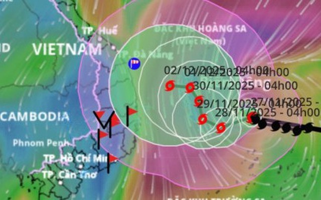 Bão số 15 Koto mạnh 4 cấp sau hơn 1 ngày vào Biển Đông, đường đi phức tạp