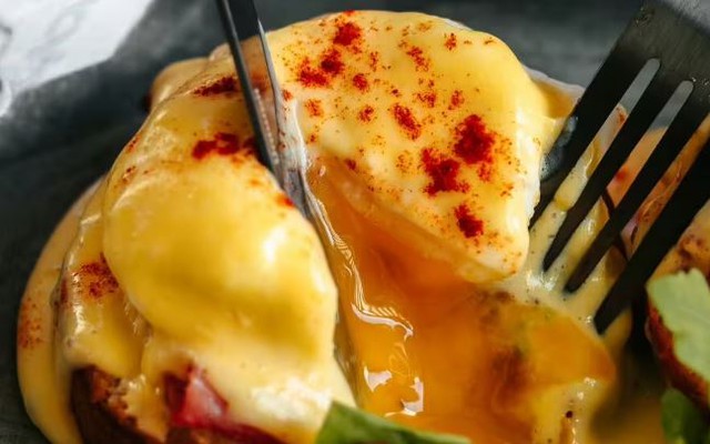 Đừng chần trứng bằng nồi nữa, làm cách này chỉ mất 45 giây mà kết quả thì “đáng kinh ngạc”