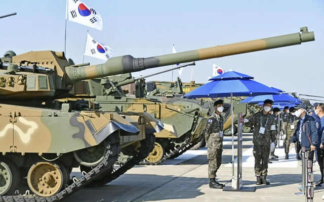 Quốc gia châu Á đầu tiên "tự hào" trang bị cả xe tăng và chiến đấu cơ cho các thành viên NATO