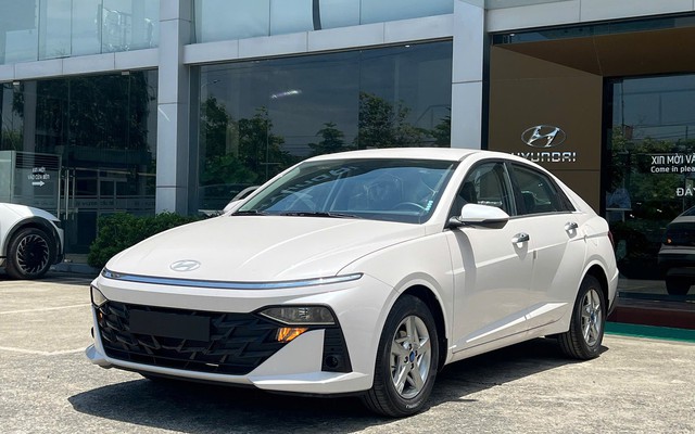 Chọn xe đô thị: Xe điện cỡ nhỏ hay sedan truyền thống